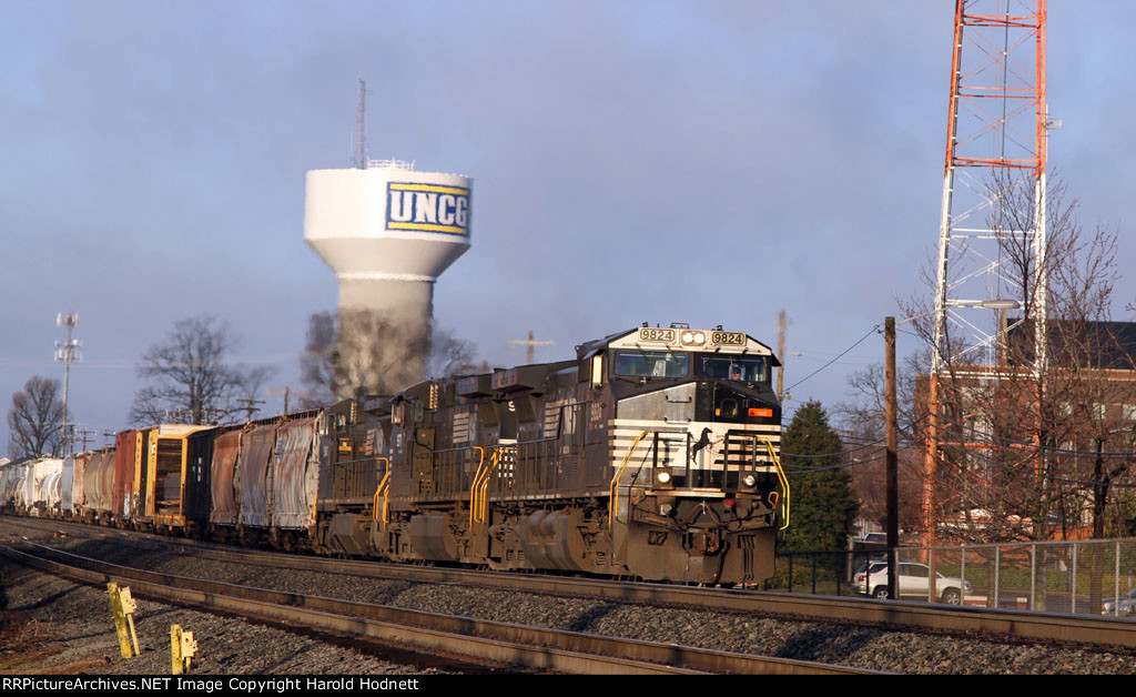 NS 9824 leads train 36Q northbound